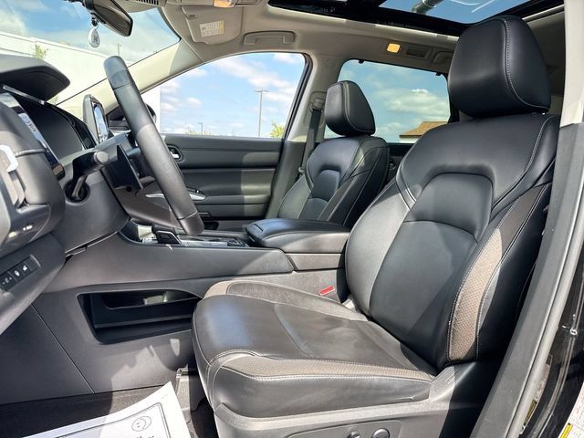Used 2023 Nissan Pathfinder SL w/ SL Premium Package AWD/4WD image 11