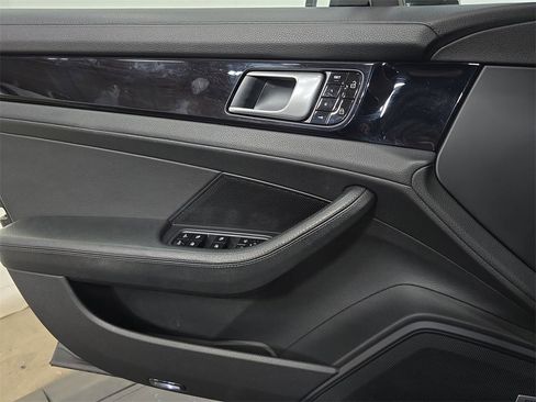 Used 2019 Porsche Panamera 4 image 22