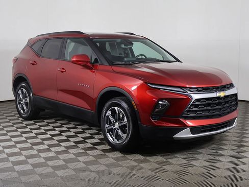 Used 2024 Chevrolet Blazer LT w/ Convenience Package FWD image 2