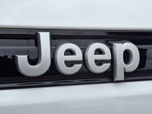 Certified 2025 Jeep Grand Cherokee Limited w/ Trailer Tow Package RWD image 33