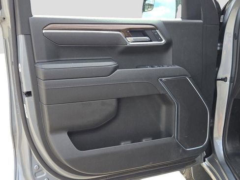 Used 2025 Chevrolet Silverado 1500 LT RWD image 16