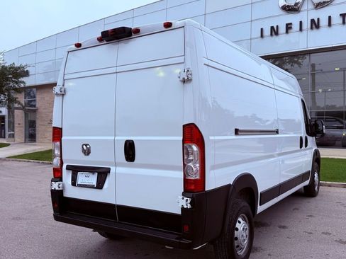 Used 2025 RAM ProMaster 2500 w/ Convenience Group FWD image 3