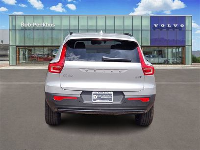 New 2025 Volvo XC40 B5 Ultra w/ Climate Package