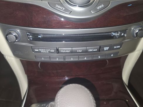 Used 2015 INFINITI Q70 3.7 w/ Technology Package RWD image 16
