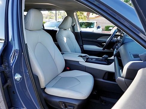 Used 2025 Toyota Grand Highlander AWD Hybrid image 13