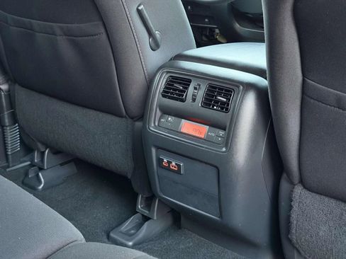 Used 2020 Nissan Pathfinder S image 18