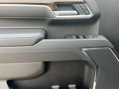 Used 2025 GMC Sierra 1500 Elevation image 11