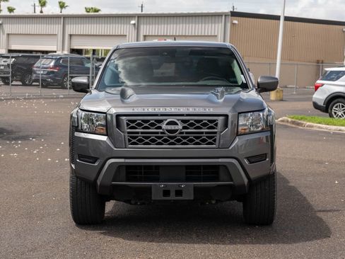 Used 2024 Nissan Frontier SV RWD image 2