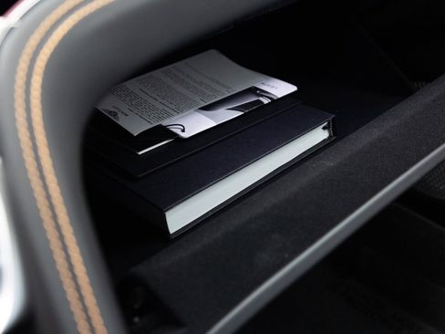 Used 2025 Bentley Flying Spur Plug-In Hybrid image 37