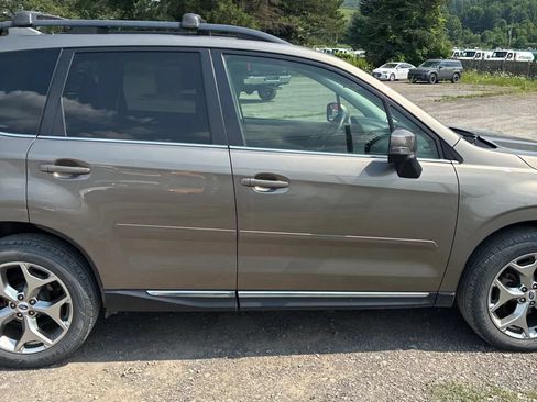 Used 2017 Subaru Forester 2.5i Touring AWD/4WD image 11