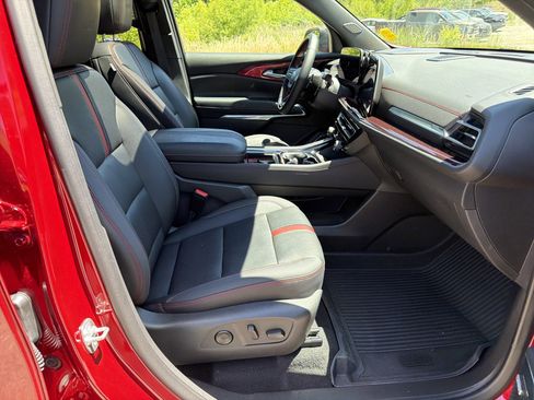 Used 2025 Chevrolet Traverse RS w/ LPO, Floor Liner Package AWD/4WD image 13
