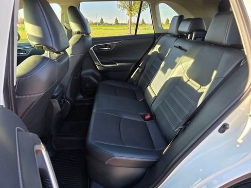 Used 2020 Toyota RAV4 Limited image 19