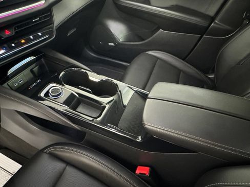Certified 2025 Buick Envision Preferred AWD/4WD image 30