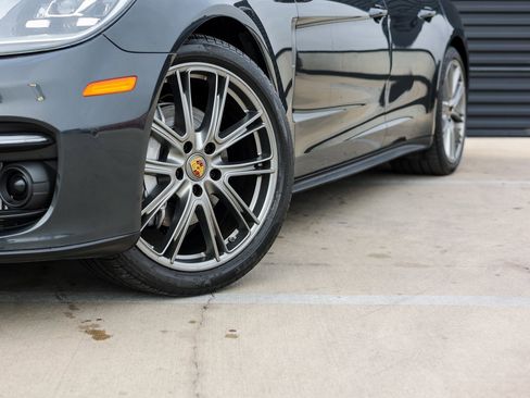 Certified 2023 Porsche Panamera Platinum Edition image 12