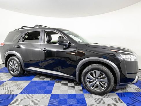 Used 2022 Nissan Pathfinder SV FWD image 3