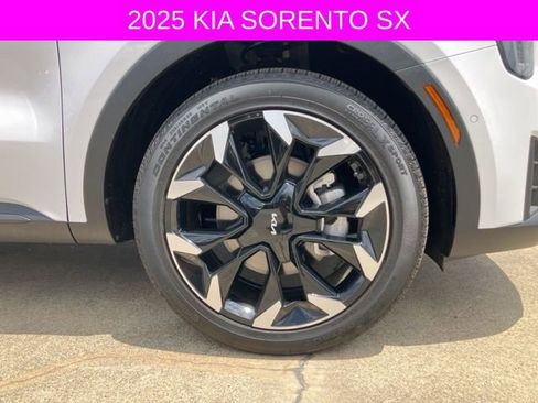 Used 2025 Kia Sorento SX image 35