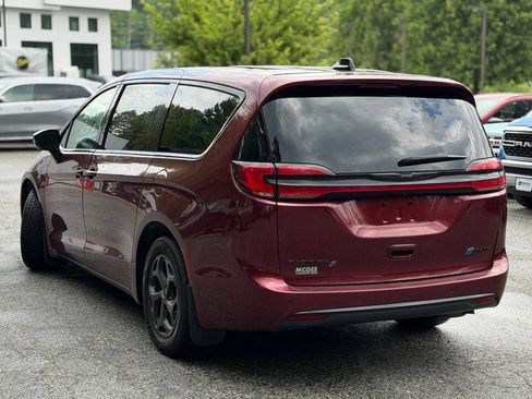 Used 2023 Chrysler Pacifica Limited w/ S Appearance Package FWD image 3