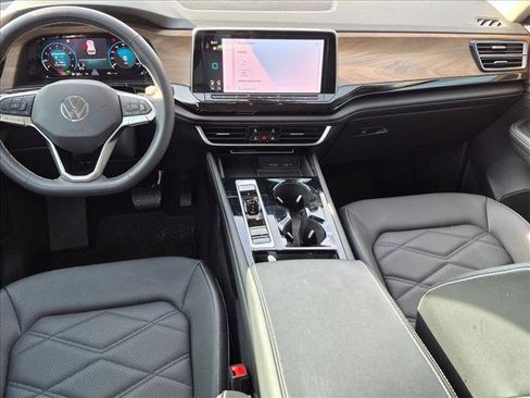 Used 2024 Volkswagen Atlas SE w/ Panoramic Sunroof Package FWD image 11