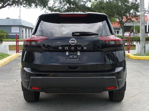 Used 2024 Nissan Rogue S FWD image 9
