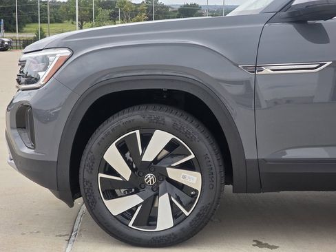 New 2026 Volkswagen Atlas Cross Sport SE FWD image 6