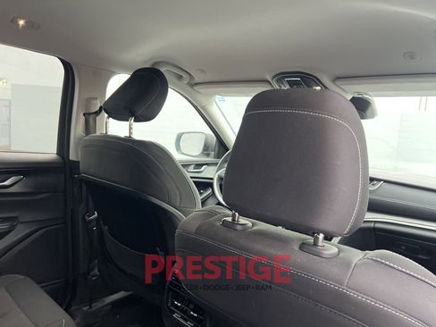 Used 2023 Jeep Grand Cherokee L Laredo image 20