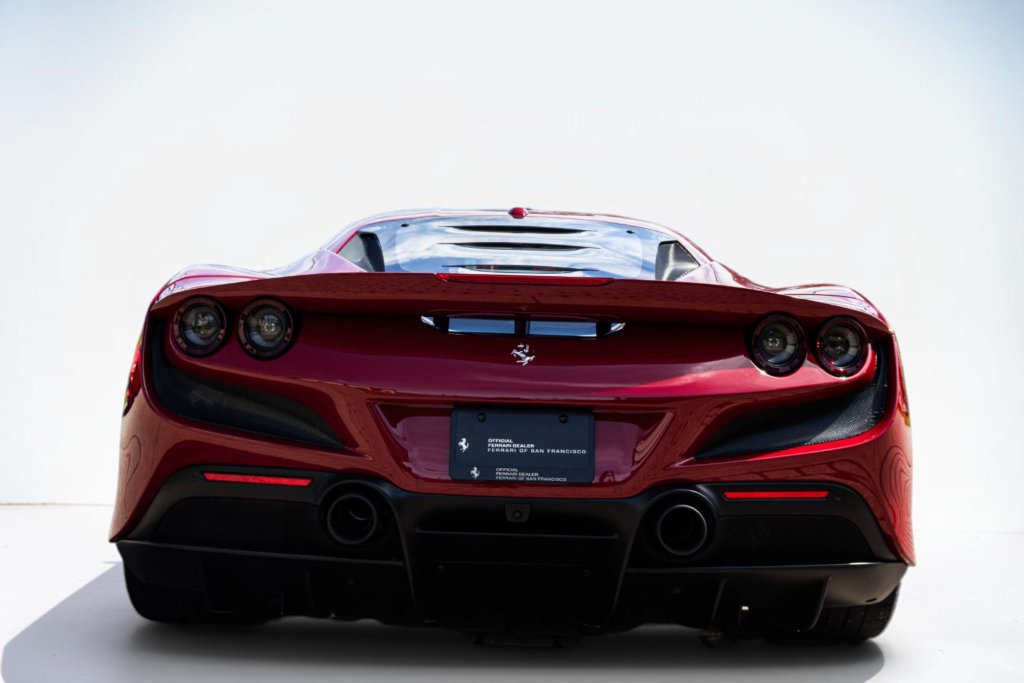 Certified 2022 Ferrari F8 Tributo RWD image 22