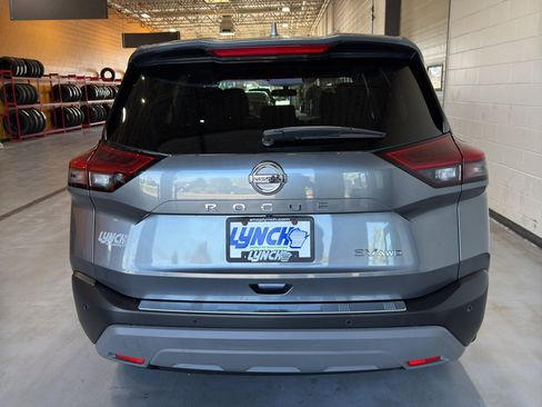 Used 2021 Nissan Rogue SV image 4