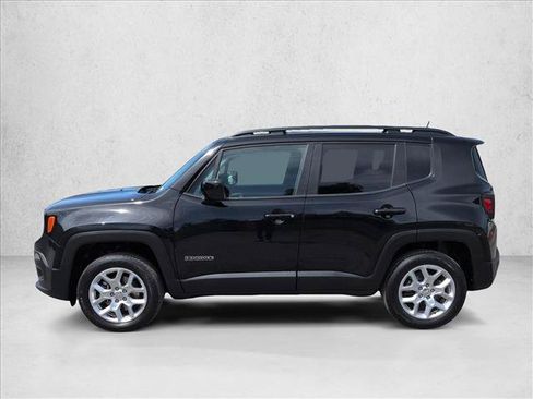 Used 2018 Jeep Renegade Latitude w/ Cold Weather Group AWD/4WD image 5