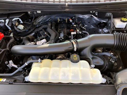 Used 2024 Ford Expedition XLT AWD/4WD image 33