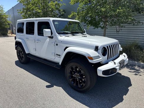 Used 2022 Jeep Wrangler Unlimited Sahara AWD/4WD image 4