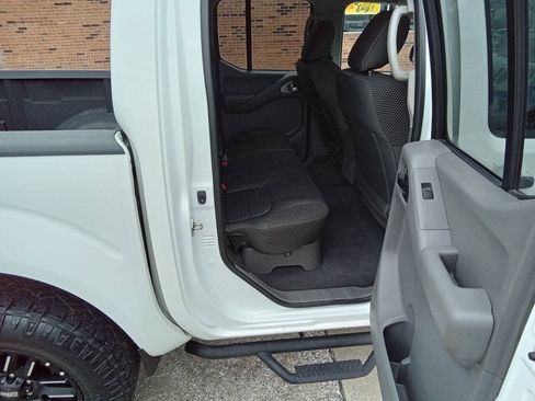 Used 2019 Nissan Frontier Desert Runner RWD image 6