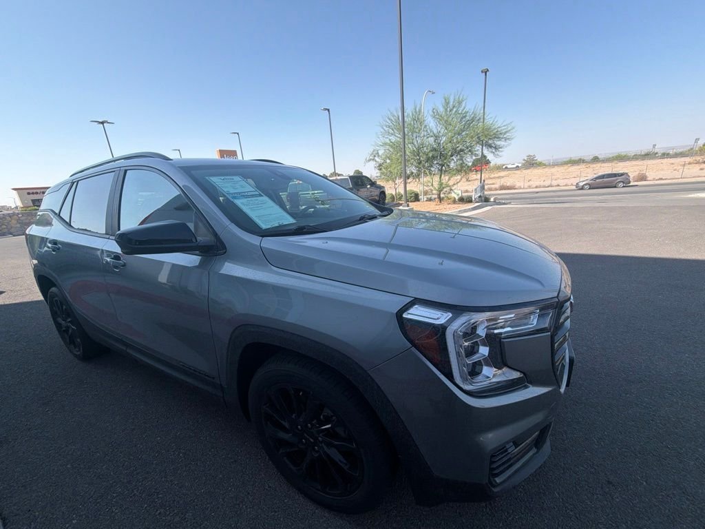 Used 2023 GMC Terrain SLE w/ Elevation Edition FWD image 5