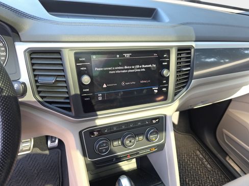 Used 2021 Volkswagen Atlas SE FWD image 6