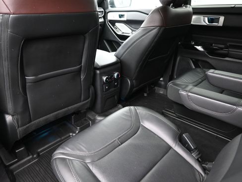 Used 2022 Ford Explorer Platinum w/ Equipment Group 601A image 21