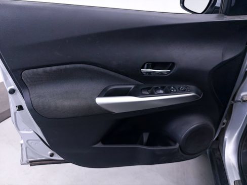 Used 2018 Nissan Kicks SV FWD image 10