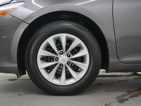 Used 2015 Toyota Camry LE image 27