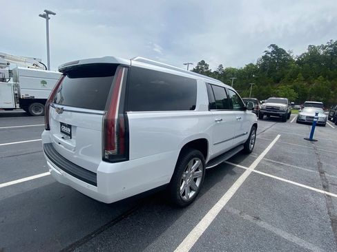 Used 2018 Cadillac Escalade ESV Luxury AWD/4WD image 7