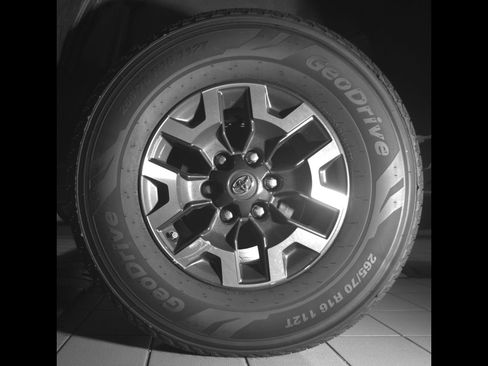 Used 2019 Toyota Tacoma TRD Off-Road AWD/4WD image 11