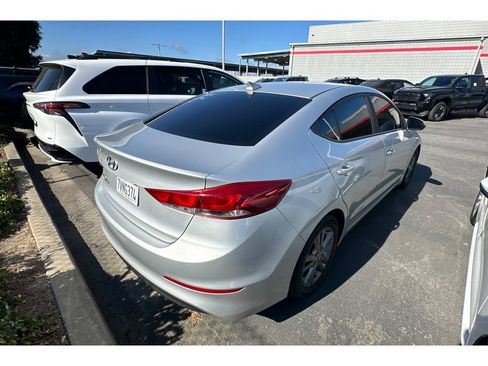 Used 2017 Hyundai Elantra SE w/ SE A/T Tech Package 03 FWD image 5