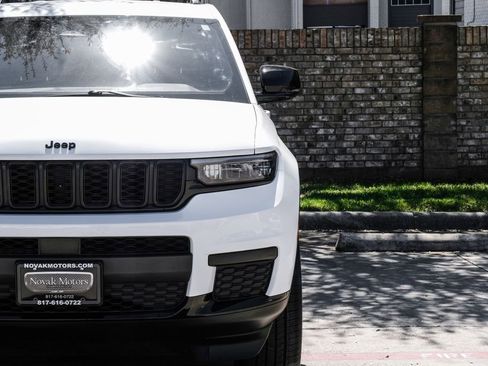 Used 2023 Jeep Grand Cherokee L Laredo image 58