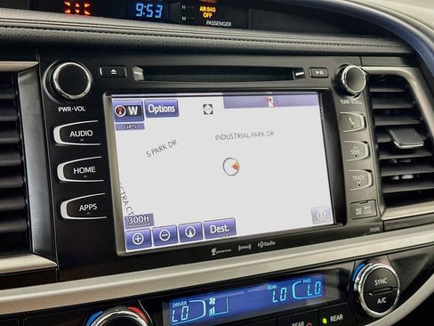 Used 2019 Toyota Highlander XLE AWD/4WD image 19