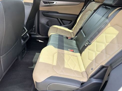 Used 2024 Volkswagen Atlas Cross Sport SE w/ Panoramic Sunroof Package FWD image 19