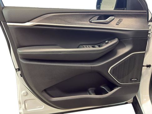 Used 2023 Jeep Grand Cherokee 4WD 4xe w/ Luxury Tech Group II image 13