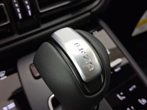 New 2026 Porsche Macan image 24