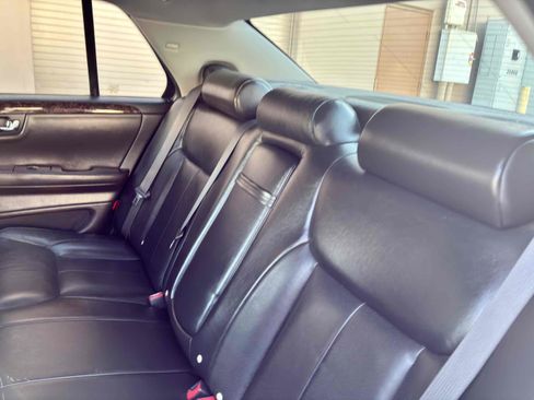 Used 2011 Cadillac DTS Luxury FWD image 42
