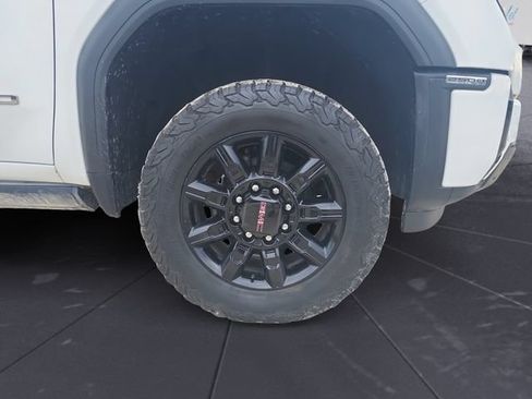 Used 2024 GMC Sierra 2500 AT4 w/ AT4 Premium Plus Package AWD/4WD image 9