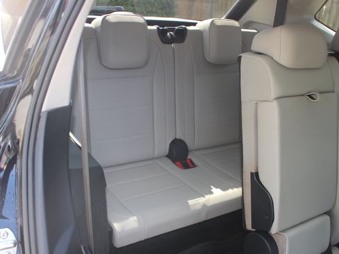 Used 2019 Volkswagen Tiguan SE w/ Panoramic Sunroof Package image 39