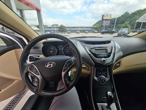 Used 2013 Hyundai Elantra Limited image 17