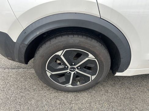 Certified 2023 Kia Niro LX image 7