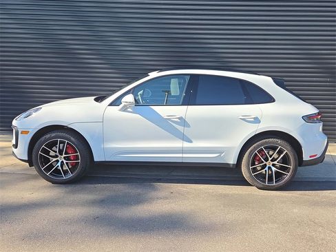 Used 2023 Porsche Macan S image 2